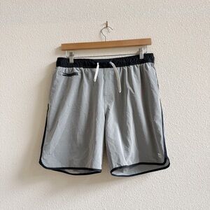 Vuori Drawstring Athletic Gym Shorts Mens Gray Logo Size XL